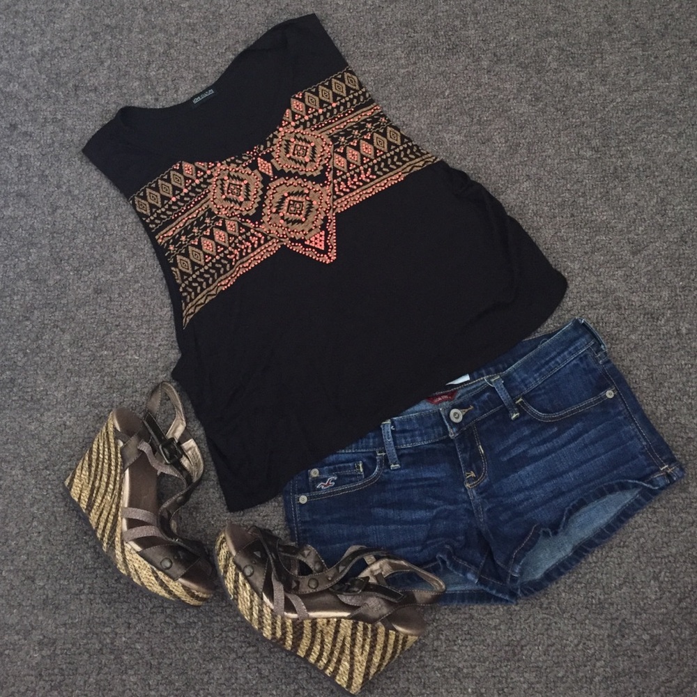 ✨SALE✨ 💋Love Culture Tribal Print Crop Top